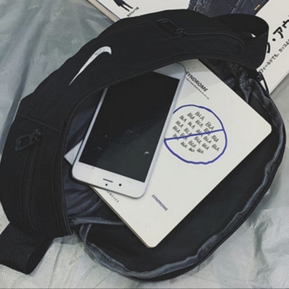 Unisex Nike Fannypack - Picture 6 of 7